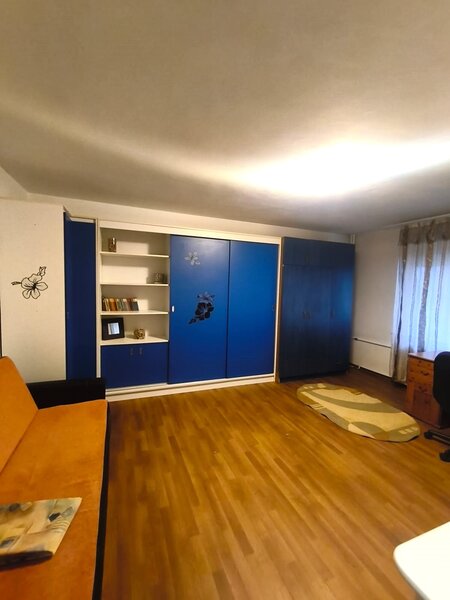 13 Septembrie, Parc Sebastian, garsoniera, loc parcare inclus, 350 EUR.