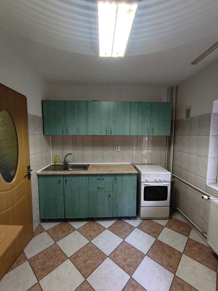 13 Septembrie, Parc Sebastian, garsoniera, loc parcare inclus, 350 EUR.