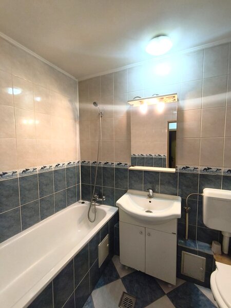 13 Septembrie, Parc Sebastian, garsoniera, loc parcare inclus, 350 EUR.